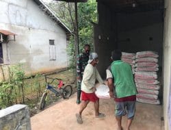 Pendistribusian Material Tetap Lancar Ke Lokasi TMMD Ke-111 Kodim 1207/Pontianak