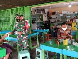 Satgas TMMD Regular Ke-111 Kodim 1207/Pontianak Melaksanakan Pembagian Masker Kepada Warga