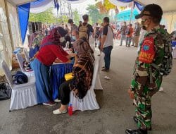 Sukseskan Program TMMD Reguler ke-111 Kodim 1207/Pontianak Pantau Vaksinasi Masal