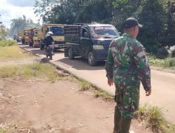Kemacetan Panjang Terjadi Akibat Truk Pengangkut Material TMMD Terperosok