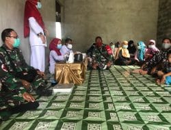 Tim Kesehatan XII/Tanjungpura Gelar Posyandu Lansia di Lokasi TMMD Ke-111 Kodim 1207/Pontianak