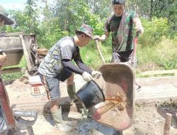 Setelah Selesai Bekerja, Anggota Satgas TMMD Ke-111 Kodim 1207/Pontianak Tetap Menjaga Kebersihan Alat