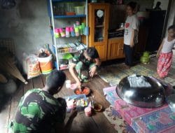 Persiapan Makan Siang, Anggota Satgas TMMD Ke-111 Bersama Warga Turun Ke Dapur