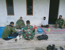 Ciptakan Rasa Kebersamaan, Personil Satgas TMMD Ke-111 Kodim 1207/Pontianak Makan Siang Bersama