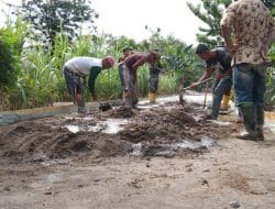 Mengatasi Masalah Tanpa Masalah Dari Satgas TMMD Ke-111 Kodim 1207/Pontianak