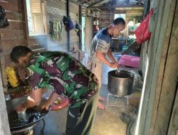 Anggota satgas TMMD siapkan makan siang untuk personil satgas