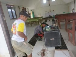 Di Lokasi TMMD, TNI Bantu Memperbaiki Sound Sistem Gereja