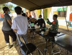 Pasiter Kodim 1202/Singkawang Komsos dengan Warga dan Perangkat Desa Sentangau Jaya