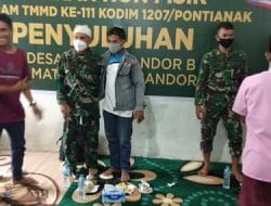 Satgas TMMD Ke-111 Kodim 1207/Pontianak Foto Bersama Warga Buat Kenang-Kenangan