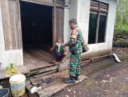 Pasca Kegiatan TMMD Ke-111 Kodim 1207/Pontianak, Babinsa Bagikan Masker Kepada Masyarakat