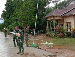 Satgas TMMD Ke-111 Kodim 1207/Pontianak Siapkan Tiang Bendera Untuk Memperingati HUT RI Ke-76