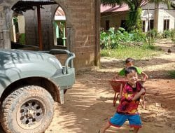 Riang dan gembira terlihat di raut anak anak desa saat di lokasi TMMD