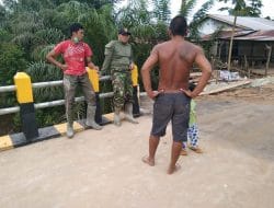 Anggota Satgas Komsos Dengan Warga Tentang Covid-19