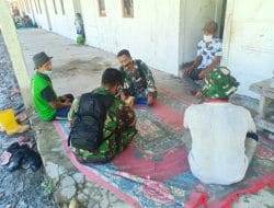 Saat Istirahat, Komsos Dilakukan Satgas TMMD Ke-111 Kodim 1207/Pontianak