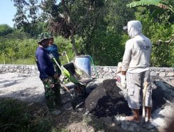 Air Untuk Bahan Pengadukan Semen Ditampung Dalam Wadah Drum Untuk Mudahkan Pekerjaan