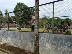 Makasih Pak Satgas Telah Bantu Cat Pagar Sekolah