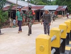 Pasi Ter Kapten Inf Sarmin Melewati Jembatan Beton Yang Baru Satgas TMMD Ke-111 Kodim 1202/Skw
