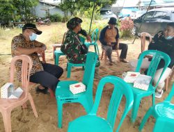 Anggota Satgas Komsos Dengan Kepala Dusun