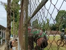 Kesetiakawanan Sosial Jadi Landasan Satgas TMMD Tapsel Bantu Cat Pagar Sekolah