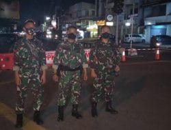 Laksanakan PAM Penyekatan Wilayah, Anggota Satgas TMMD Ke-111 Kodim 1207/Pontianak Dukung Program Pemerintah