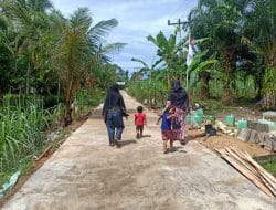 Marlina Terlihat Bersemangat Saat Melintas di Jalan Baru Hasil Karya TMMD Ke-111 Kodim 1206/Pontianak