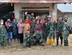 Foto Bersama Jadi Kenangan Kebersamaan Satgas TMMD Regtas Ke 111 Kodim 1202/Skw Dan Warga