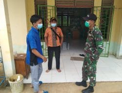 Komsos di Sela-Sela Istirahat, Anggota Satgas TMMD bersama Pak Kadus dan anak magang