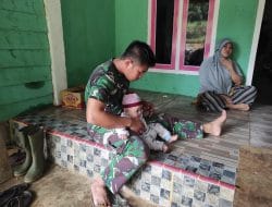 Anggota Satgas Bermain Dengan Anak Di Sekitaran Lokasi TMMD