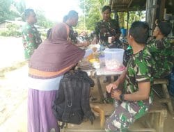 Warga Ajak Makan Bersama Anggota Satgas TMMD Kodim 1202/Skw Sebelum Pulang