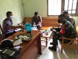 Babinsa Koramil 04/Sls Komsos Bersama Perangkat Desa dan Babinkamtibmas Desa Sentangau Jaya