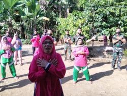 Senam Bersama Warga, Tak Lupa Satgas TMMD Kodim Tapsel Sosialisasikan Prokes