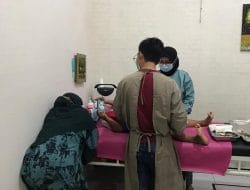 Peringati Hari Lahir, Ahli Waris Alm. Dokter Yuliasanti Menggelar Sunat Massal