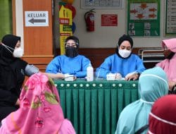 Dosis Tahap 2 Vaksinasi Diberikan pada Anggota Persit KCK Koorcab Rem 083/BDJ