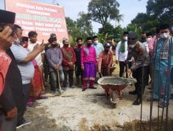 Bupati Pelalawan Hadiri Peletakan Batu Pertama Pembangunan Mesjid Nurul Falah di Desa Muda Setia