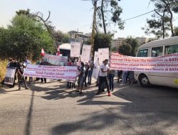 Desak Presiden Jokowi Turun Tangan, Puluhan Keluarga Awak Kapal Seniha-S Lakukan Aksi di Depan KBRI Lebanon