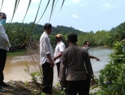 Bersama Uspika, Polsek Limau Cek Banjir di Pekon Paku