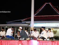 Pacitan Bersholawat, Bupati Indrata “Tawadhu” kepada KH. Fuad Dimyati