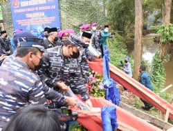 Kasal bersama Dankormar Tabur 15.000 Bibit Ikan di Sungai Citanduy