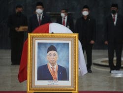 Jenazah Sabam Sirait Disemayamkan