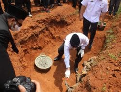 Dihadiri DPRD Lampung, Bupati Budi Lakukan Peletakan Batu Pertama Ponpes