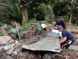 Cegah Longsor, Warga Bersama TNI Bangun Talud di Dusun Cabeyan