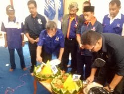 HUT Ke 10, DPD Partai NasDem Pacitan Beri Hadiah Ke Warga yang Lahir 11 November