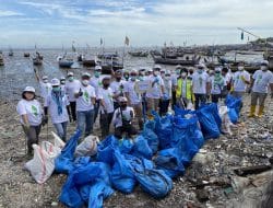 Aksi Bersih Pantai Lekok Dihadiri 313 Relawan