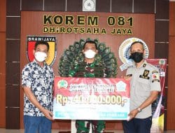 Berprestasi, Kapenrem 081/DSJ Terima Bantuan Rp 40 Juta dari Dirut PT Exindo Wiratantra Perkasa