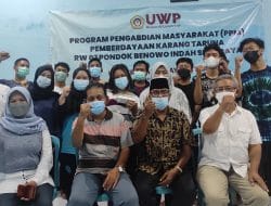 Universitas Wijaya Putra Bantu Tingkatkan Produktifitas dan Kreatifitas Karang Taruna Melalui Penguatan SDM