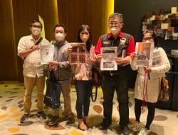 LQ Indonesia Lawfirm Ajak Korban Investasi Bodong Berikan Setangkai Mawar dan Puisi untuk Jokowi