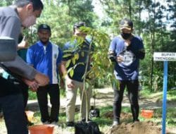 Targetkan Trengggalek Jadi Kota Hijau, Gus Ipin Getol Lakukan Penanaman Pohon