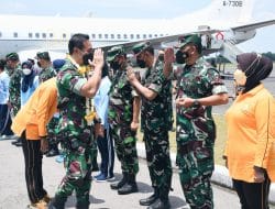 Danrem 081/DSJ Sambut Kunker Panglima TNI di Lanud Iswahjudi