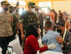 Danrem 081/DSJ Dampingi Pangkoarmada II Tinjau Vaksinasi Maritim di Nganjuk