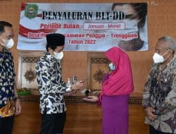 Mas Syah Tinjau Penyaluran BLT DD di Kecamatan Panggul